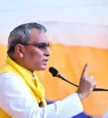 पवन खेड़ा पर दो मतदाता पहचान पत्र रखने का आरोप, मंत्री ओपी राजभर की प्रतिक्रिया