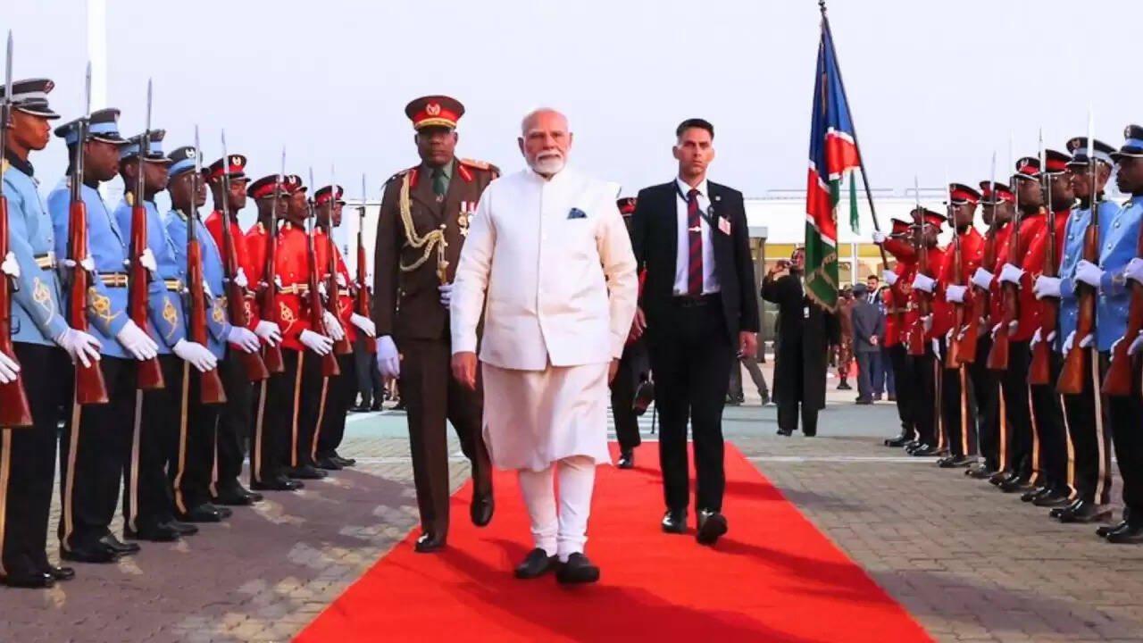 PM Modi की नामीबिया यात्रा: ऐतिहासिक संबोधन और महत्वपूर्ण समझौते