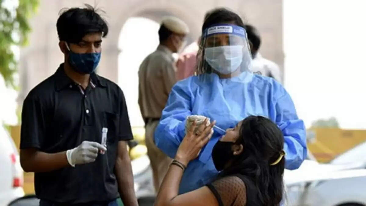 भारत में नए कोरोना वेरिएंट XFG का खतरा: जानें लक्षण और बचाव के उपाय