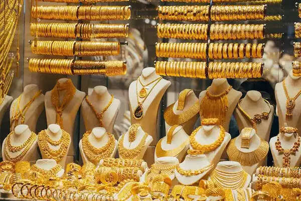 सोने और चांदी की कीमतों में गिरावट: खरीदने का सुनहरा मौका