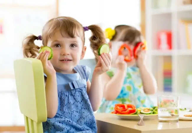 गर्मी में बच्चों के लिए 9 बेहतरीन हाइड्रेटिंग फूड्स