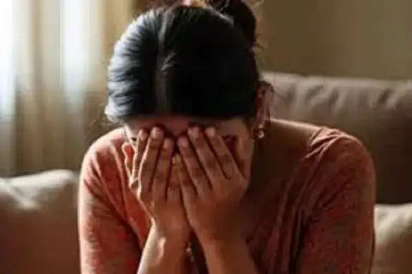 महिला के साथ अशोभनीय व्यवहार: लाडकी बहिण योजना में धोखाधड़ी का मामला