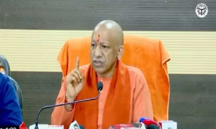 योगी आदित्यनाथ ने वाराणसी में विपक्ष पर साधा निशाना, काशी की विकास यात्रा का किया जिक्र