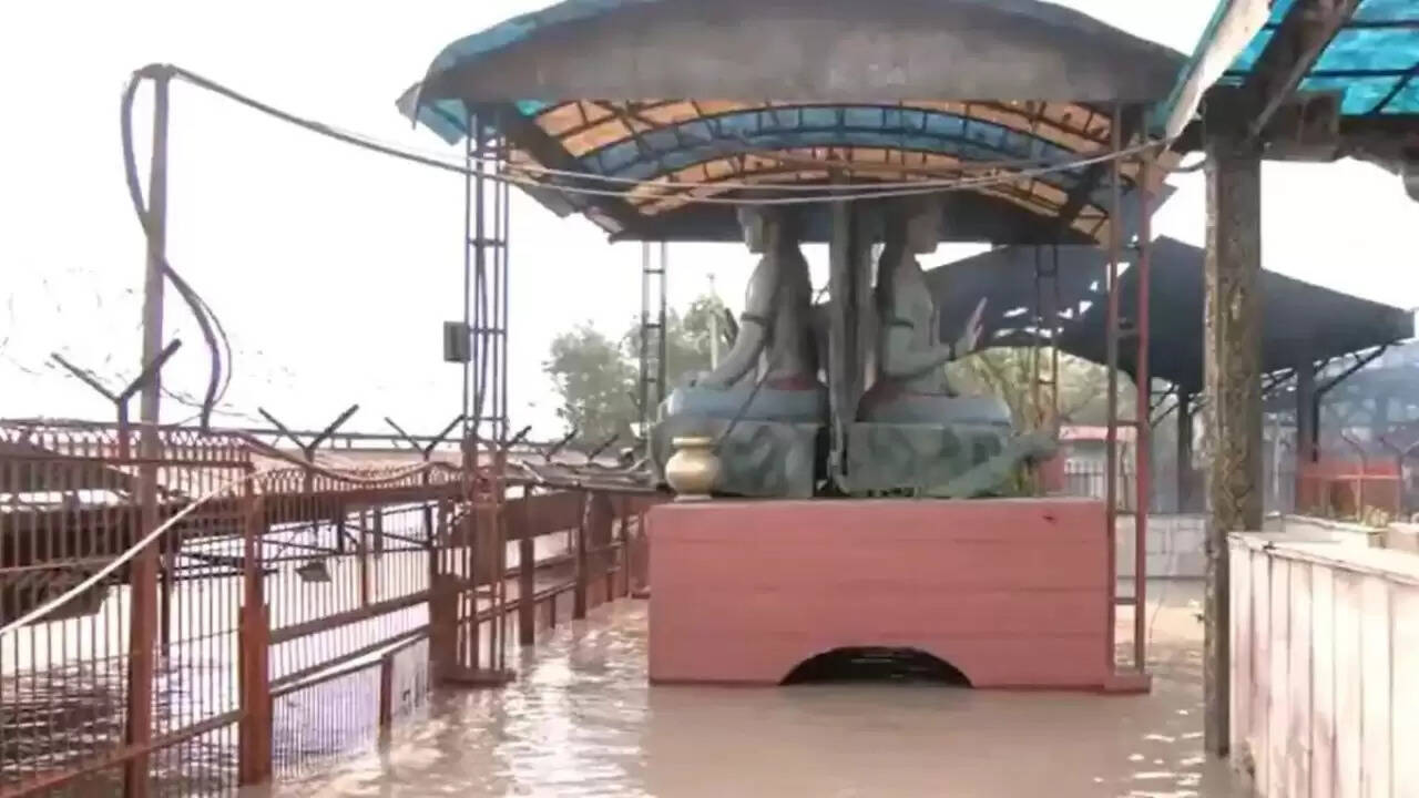 दिल्ली में बारिश से यमुना का जलस्तर बढ़ा, निगमबोध घाट पर अंतिम संस्कार प्रभावित