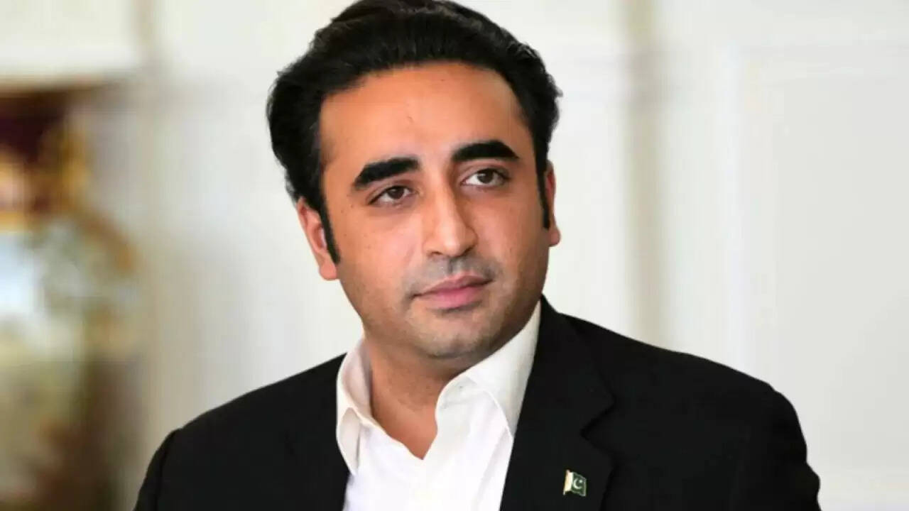 पाकिस्तान के विदेश मंत्री का अमेरिका दौरा: चेतावनी और दबाव का सामना