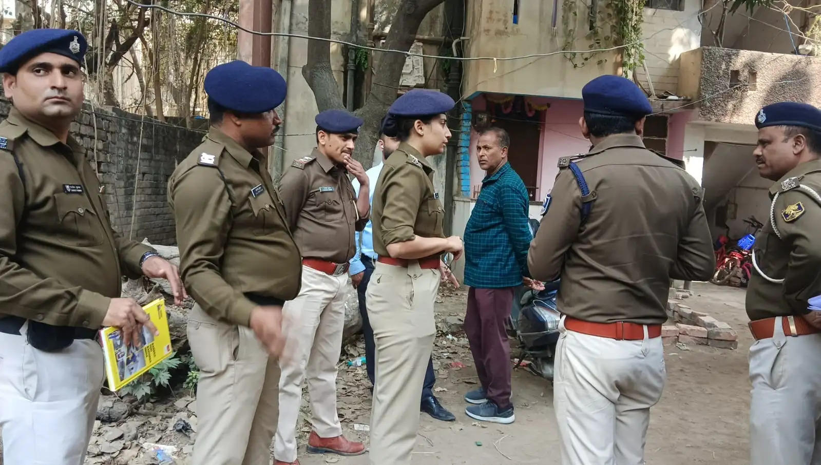 बिहार पुलिस के सिपाही ने की पत्नी की हत्या, पुलिस तालाश में जुटी