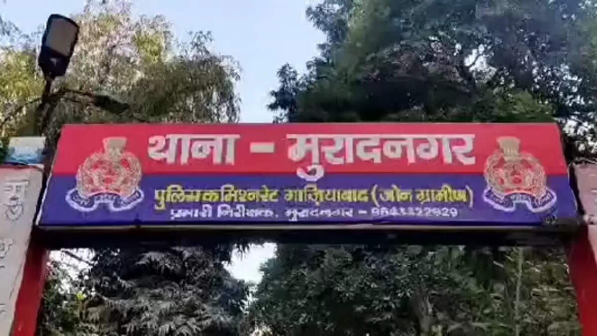 गाजियाबाद में चोरों ने दो घरों को बनाया निशाना, 32 लाख के गहने और 5 लाख की नकदी चुराई