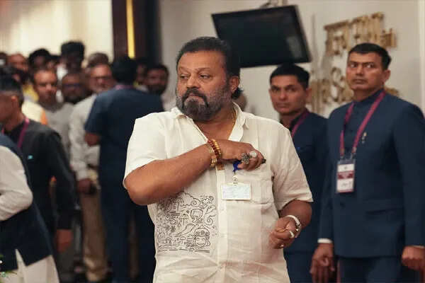 केंद्रीय मंत्री सुरेश गोपी का बुजुर्ग महिला के प्रति विवादास्पद व्यवहार