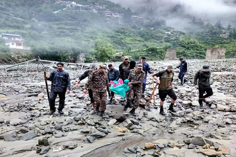उत्तराखंड में आपदा के बाद रेस्क्यू ऑपरेशन जारी, 274 लोगों को सुरक्षित निकाला गया