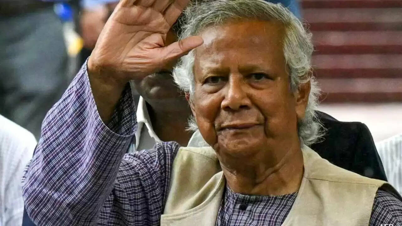 बांग्लादेश में अल्पसंख्यकों के लिए खतरा: हिंसा और धमकी भरे बैनर की कहानी