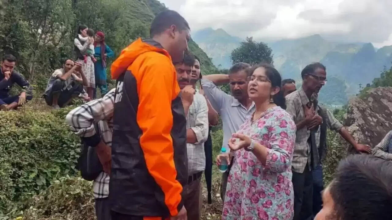 हिमाचल प्रदेश में बाढ़ का कहर: एक मासूम की जीवित बचने की अद्भुत कहानी