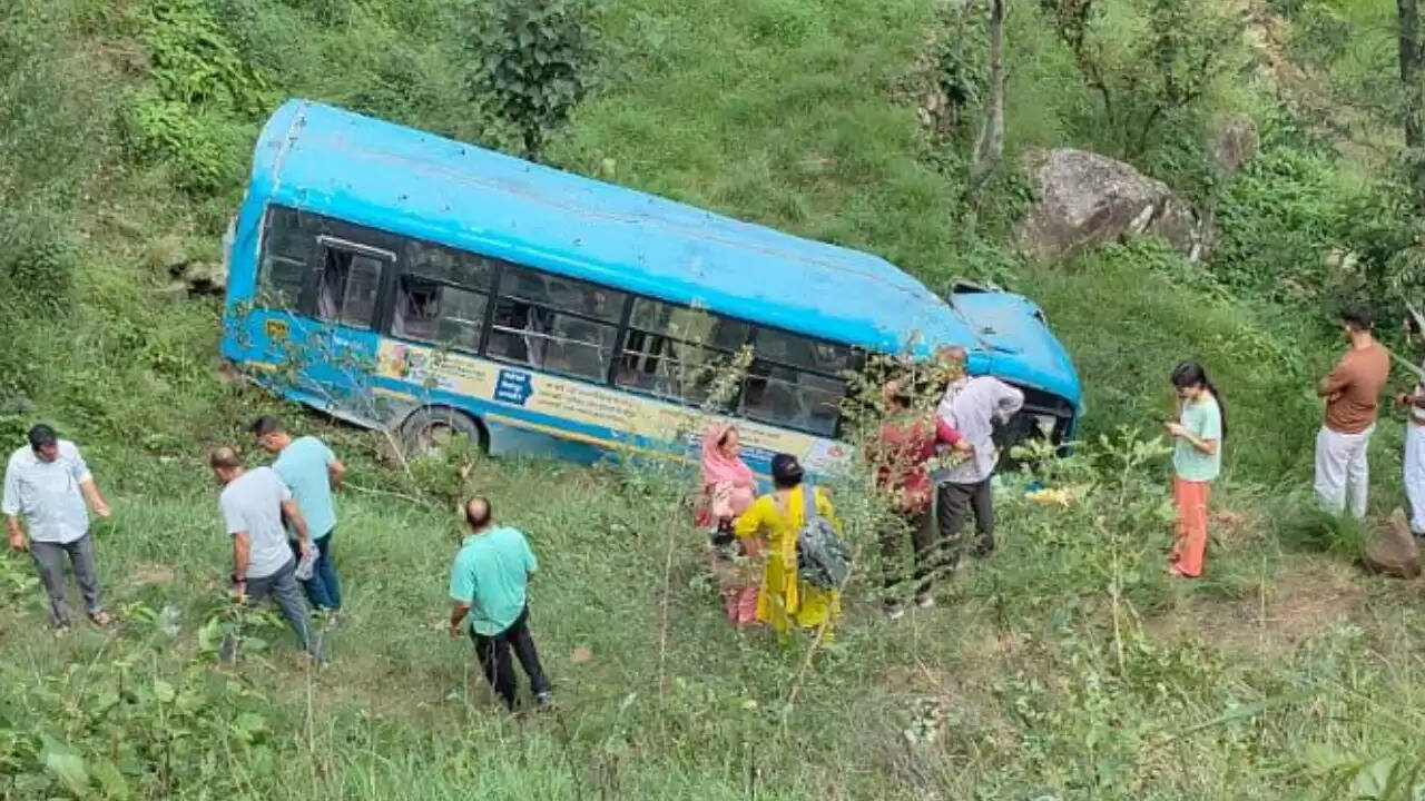 हिमाचल प्रदेश में बस दुर्घटना में पांच लोगों की जान गई