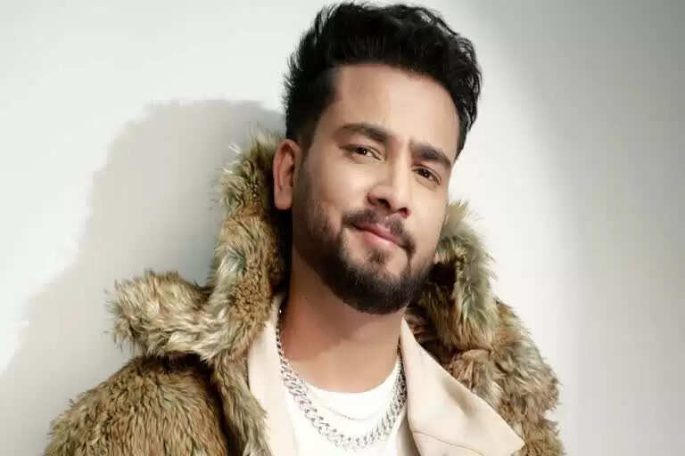 यूट्यूबर एल्विश यादव का नया सफर: एक्टिंग में कदम रखने जा रहे हैं