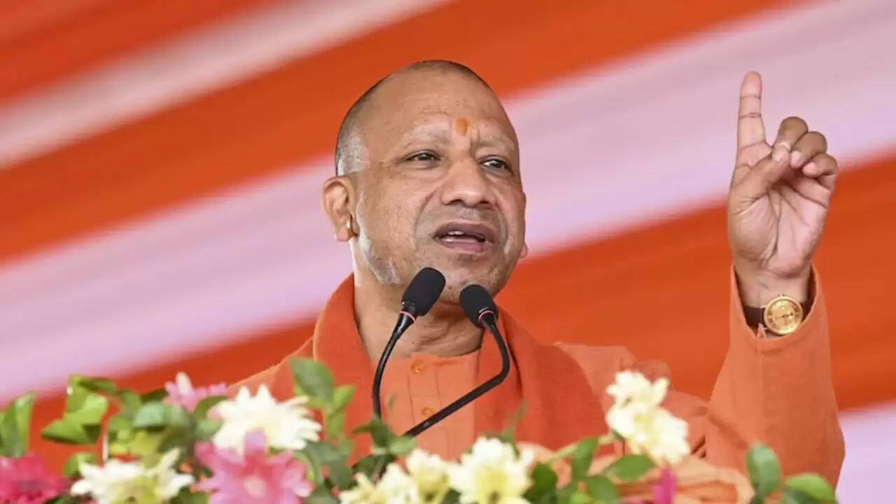 योगी आदित्यनाथ का सपा पर हमला: शिक्षा को मजाक बनाने का आरोप