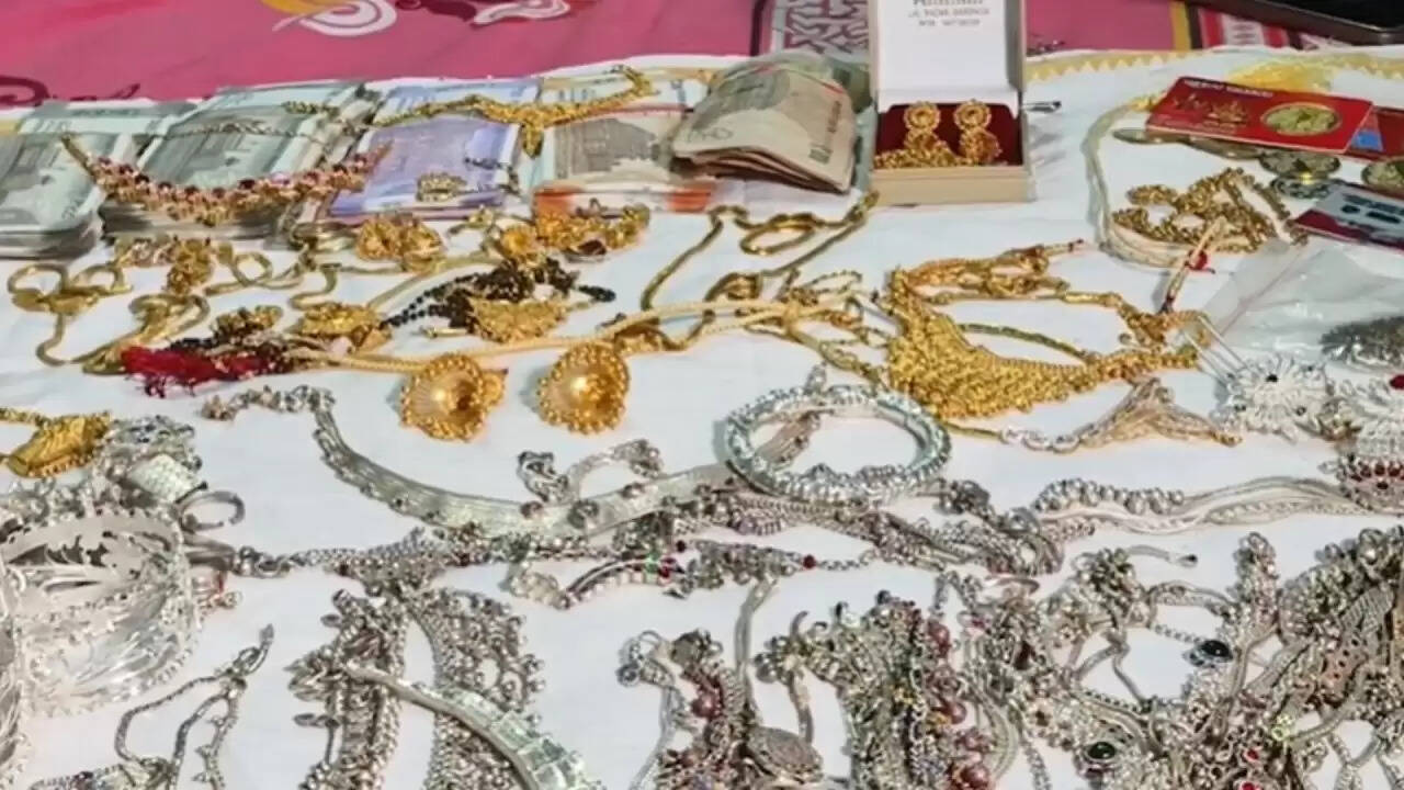 ओडिशा में मोटर व्हीकल इंस्पेक्टर के खिलाफ विजिलेंस की बड़ी कार्रवाई: करोड़ों की संपत्ति का खुलासा