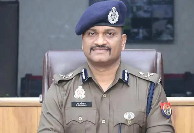 गाजियाबाद पुलिस ने अनुशासनहीनता पर कड़ी कार्रवाई की