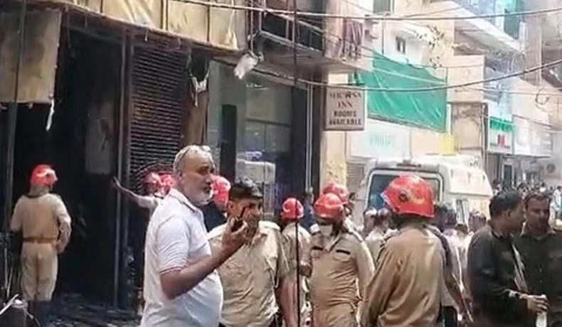 दिल्ली के मालवीय नगर में रेस्टोरेंट में आग, 17 की मौत और 38 घायल
