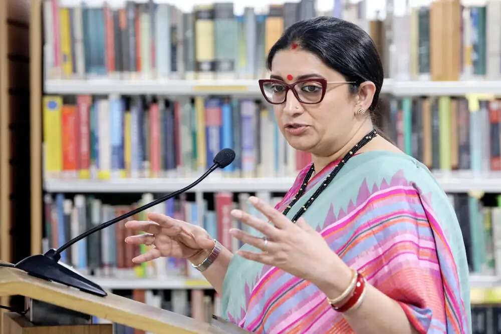 स्मृति ईरानी ने प्रवासी भारतीयों से की मदद की अपील, छोटे व्यापारियों को समर्थन देने का किया आग्रह