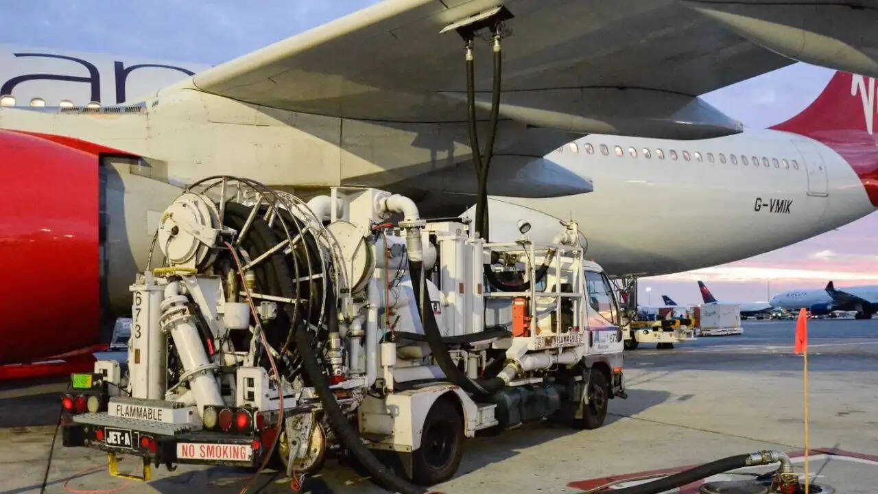 भारतीय एयरलाइन उद्योग संकट में: ईंधन की कीमतें और टैक्स बढ़ने से परेशान