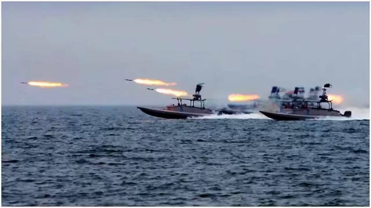 ईरान और अमेरिका के बीच बढ़ते तनाव: ओमान सागर में ड्रोन हमले और जहाज जब्ती