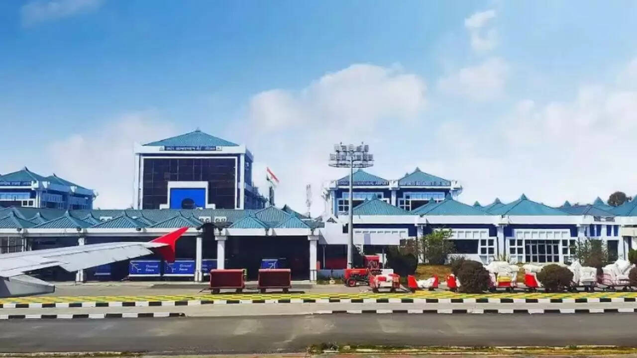 मणिपुर में ड्रोन की वजह से एयरपोर्ट पर विमान सेवाएं स्थगित