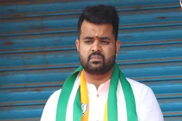 पूर्व सांसद प्रज्वल रेवन्ना को बलात्कार मामले में उम्रकैद की सजा