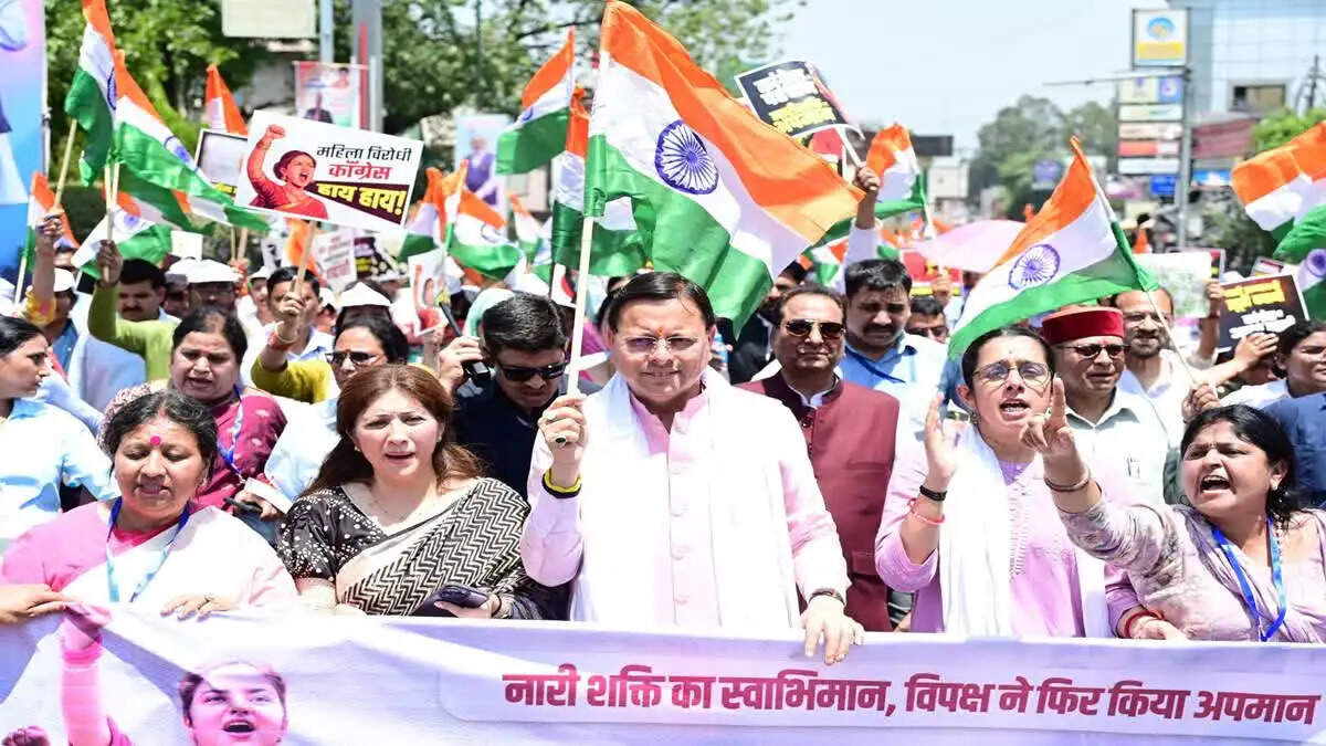 महिला जन आक्रोश रैली में सीएम धामी का कांग्रेस पर तीखा हमला