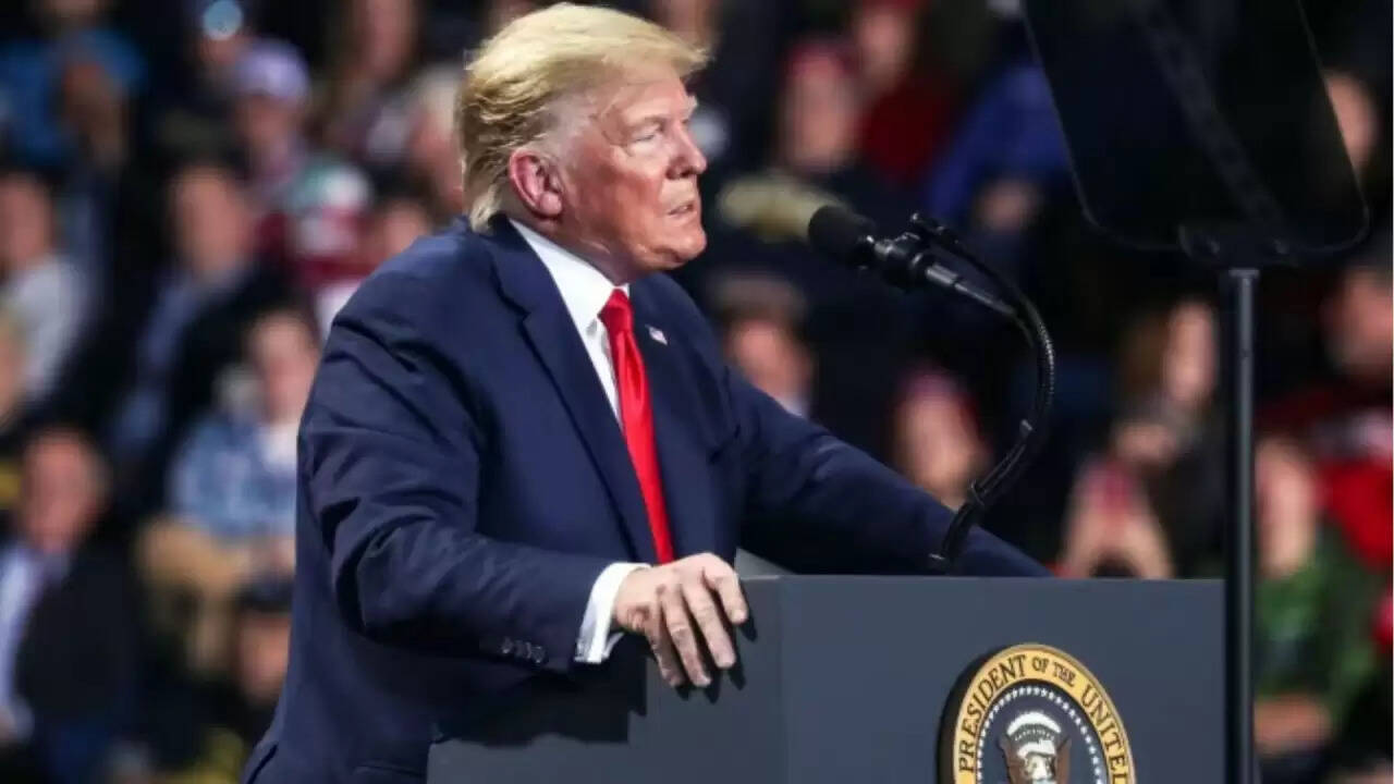 डोनाल्ड ट्रंप की चेतावनी: 2026 के चुनावों में हार का मतलब महाभियोग!