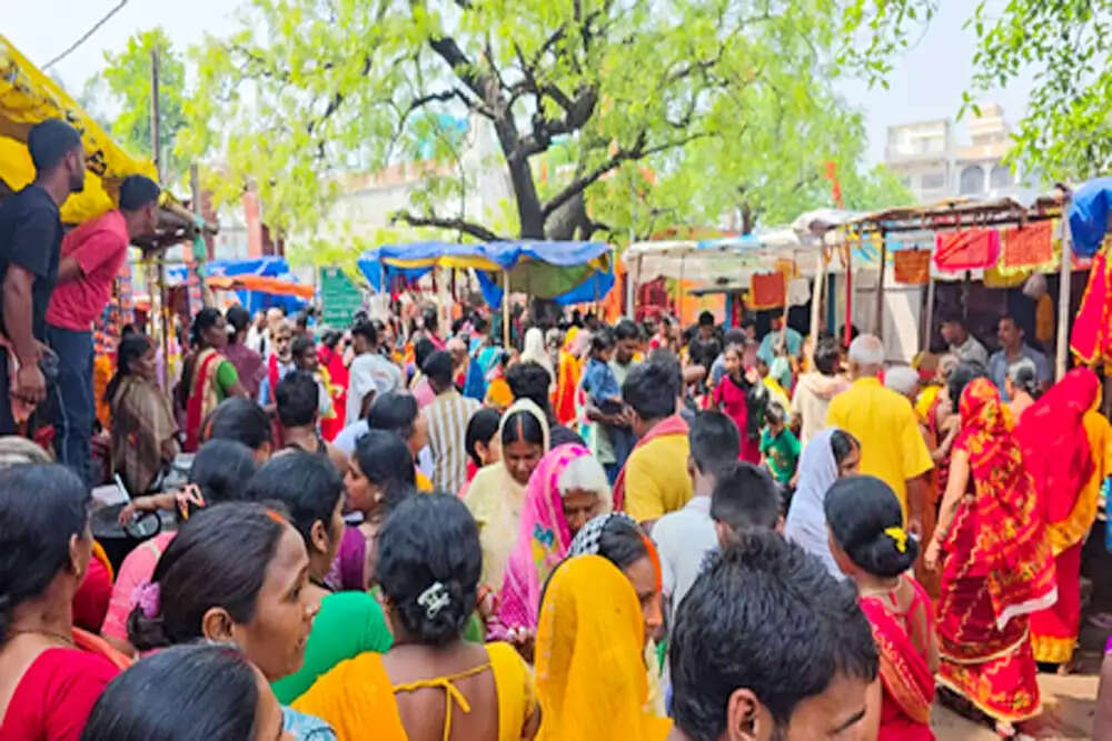 नालंदा में शीतला माता मंदिर भगदड़: चार पुजारी गिरफ्तार, 40 पर मामला दर्ज