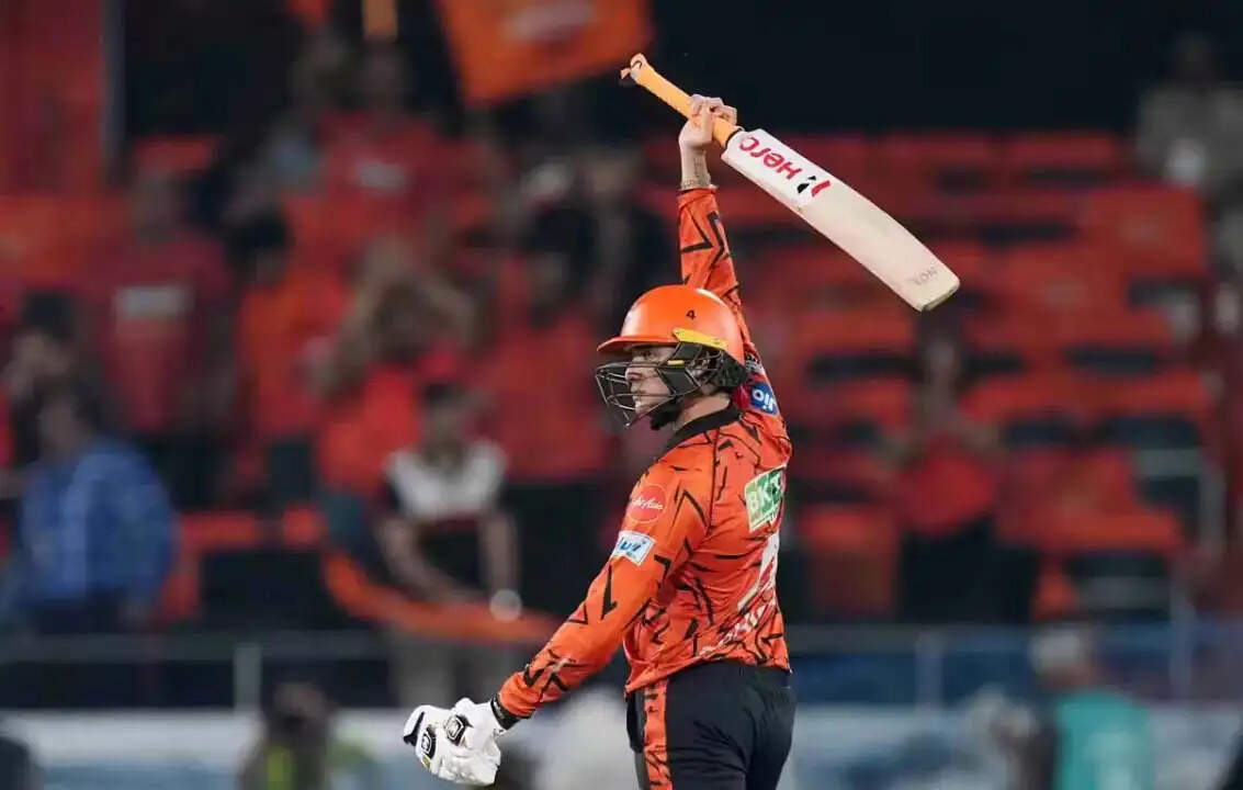 SRH Vs DC: अभिषेक शर्मा की शतकीय पारी से हैदराबाद ने दिल्ली को 243 का लक्ष्य दिया