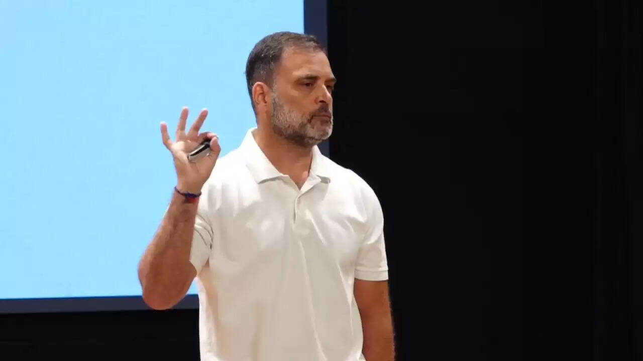राहुल गांधी का बड़ा आरोप: क्या चुनाव आयोग कर रहा है वोट चोरी की साजिश?