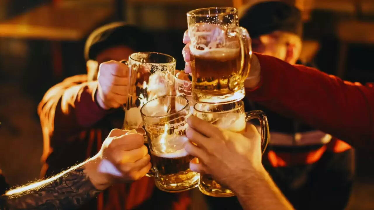 Men's Day पर जानें, आपकी पर्सनैलिटी के अनुसार कौन सा ड्रिंक है बेस्ट?