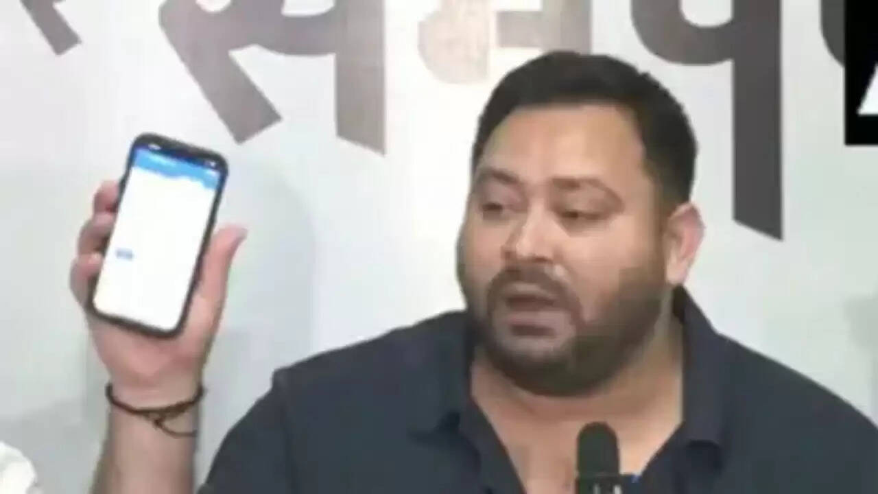 बिहार में तेजस्वी यादव का वोटर लिस्ट से नाम गायब होने का दावा, चुनाव आयोग ने किया खंडन