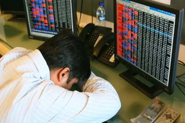 भारतीय शेयर बाजार पर ट्रंप के टैरिफ का प्रभाव: सेंसेक्स में गिरावट