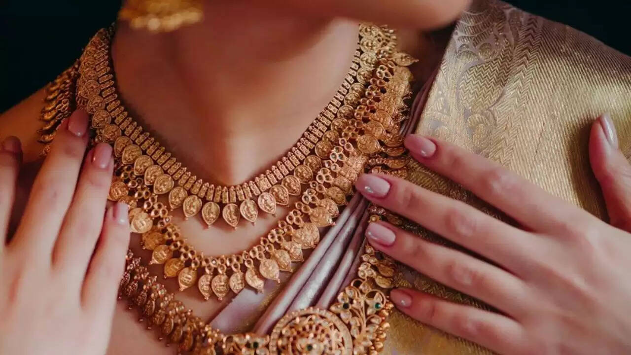 भारत में सोने और चांदी के दामों में गिरावट: जानें ताजा रेट्स