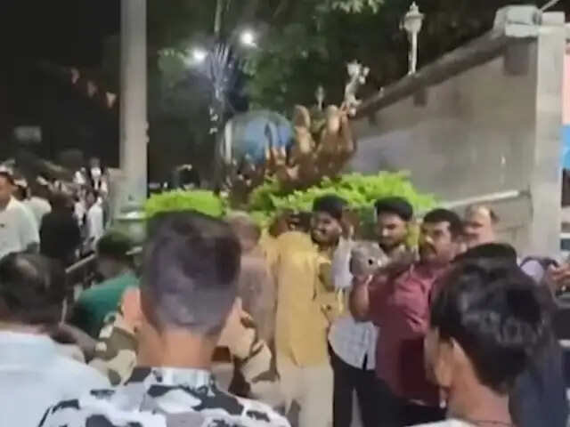 पश्चिम बंगाल में चुनावी रैली से पहले तनावपूर्ण स्थिति