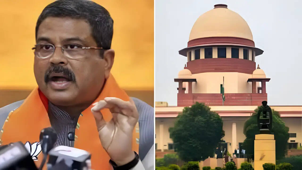 केंद्रीय शिक्षा मंत्री ने न्यायपालिका से जुड़े विवादास्पद अध्याय को वापस लेने का लिया निर्णय