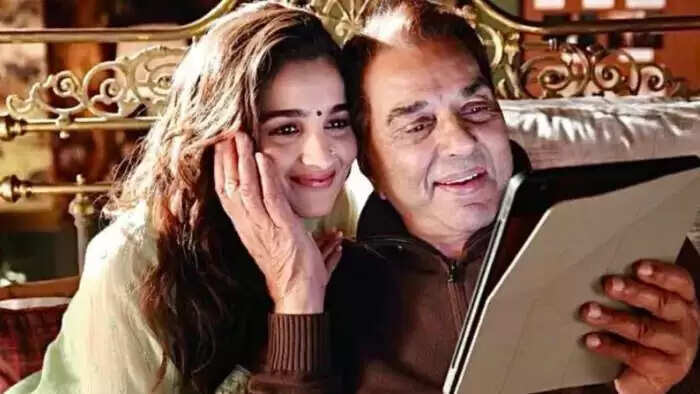 धर्मेंद्र के निधन पर आलिया भट्ट ने दी भावुक श्रद्धांजलि