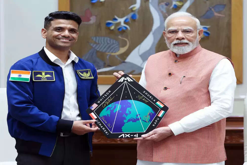 ग्रुप कैप्टन शुभांशु शुक्ला की प्रधानमंत्री मोदी से अंतरिक्ष यात्रा पर चर्चा