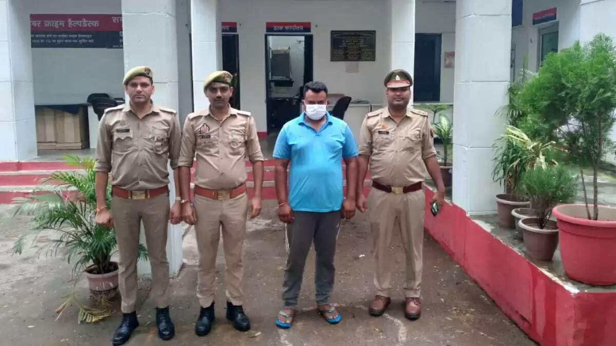 ग्रेटर नोएडा में स्क्रैप माफिया पर पुलिस की कार्रवाई जारी