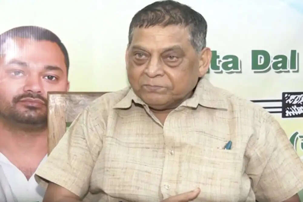 राबड़ी देवी के कंगन पर जदयू का सवाल, राजनीतिक विवाद बढ़ा