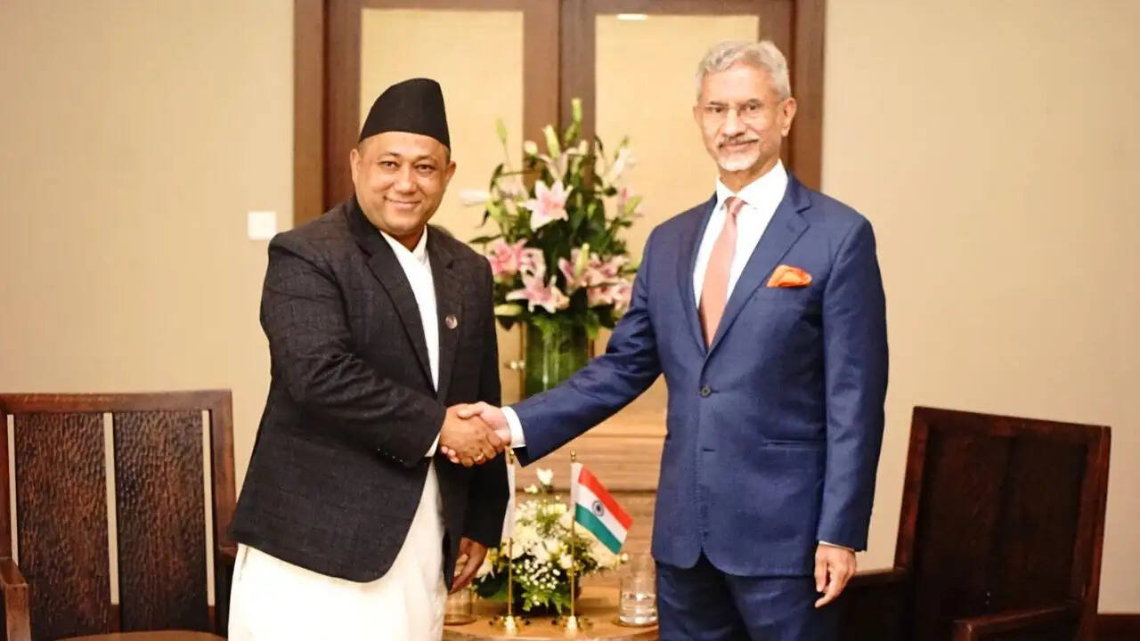 नेपाल के विदेश मंत्री का भारत दौरा रद्द: द्विपक्षीय वार्ता पर असर