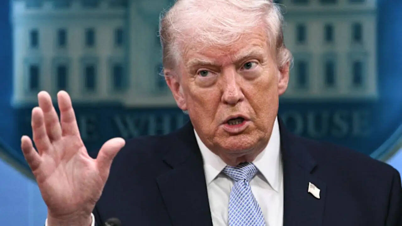 Donald Trump की ईरान पर चेतावनी: क्या बढ़ेगा वैश्विक व्यापार में तनाव?