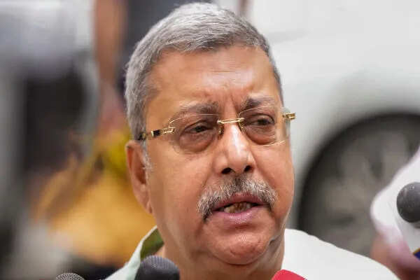 टीएमसी सांसद कल्याण बनर्जी का बड़ा साइबर फ्रॉड, 56 लाख रुपये की चोरी