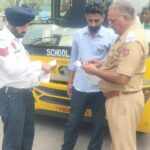 डेराबस्सी में ट्रैफिक पुलिस ने स्कूल बसों सहित 30 चालान किए जारी