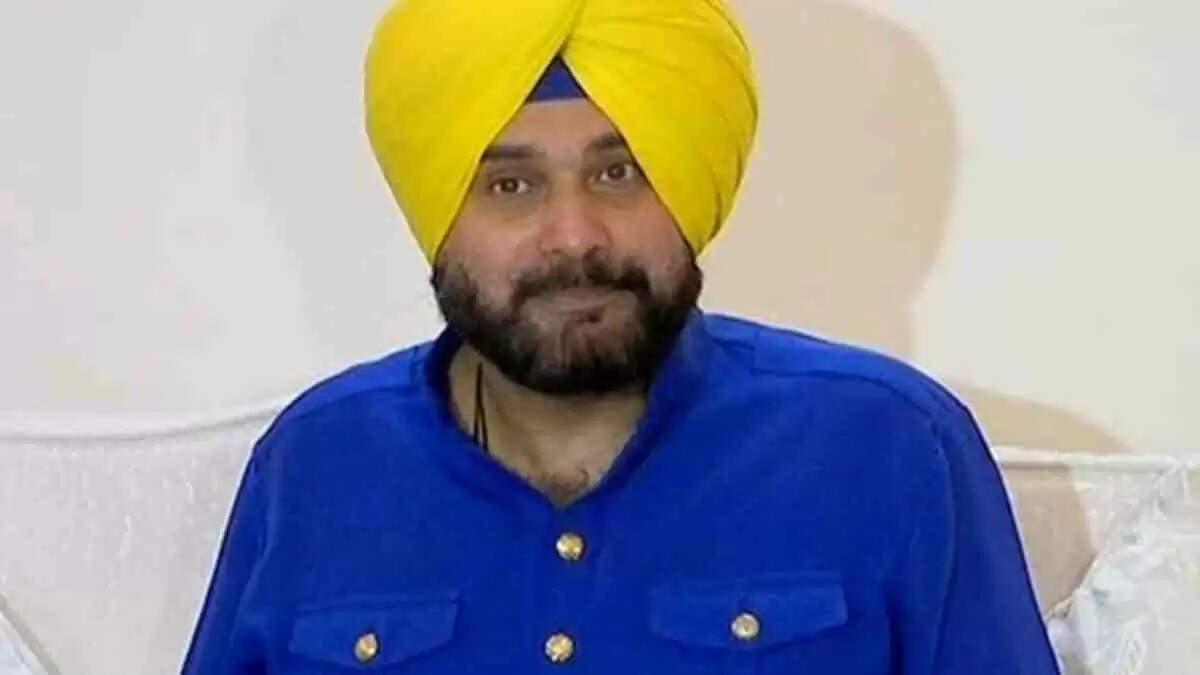 नवजोत सिंह सिद्धू का राजनीतिक वापसी का संकेत, अमृतसर ईस्ट में हलचल