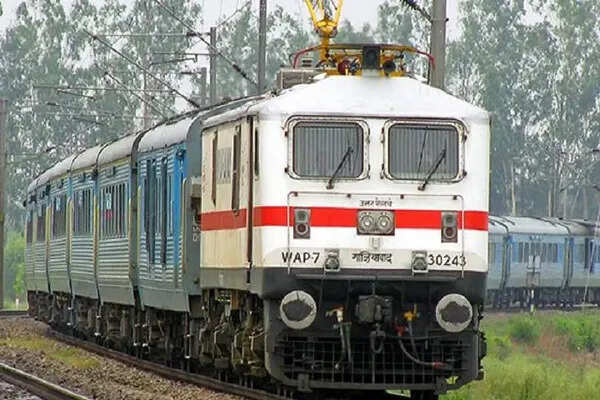 रेलवे की नई सुविधा: लेट ट्रेन या AC खराब होने पर मिलेगा पूरा रिफंड
