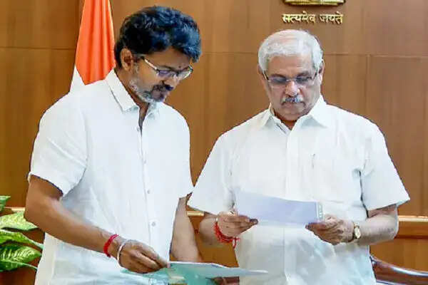 तमिलनाडु में नई सरकार के गठन में संकट, राष्ट्रपति शासन की संभावना