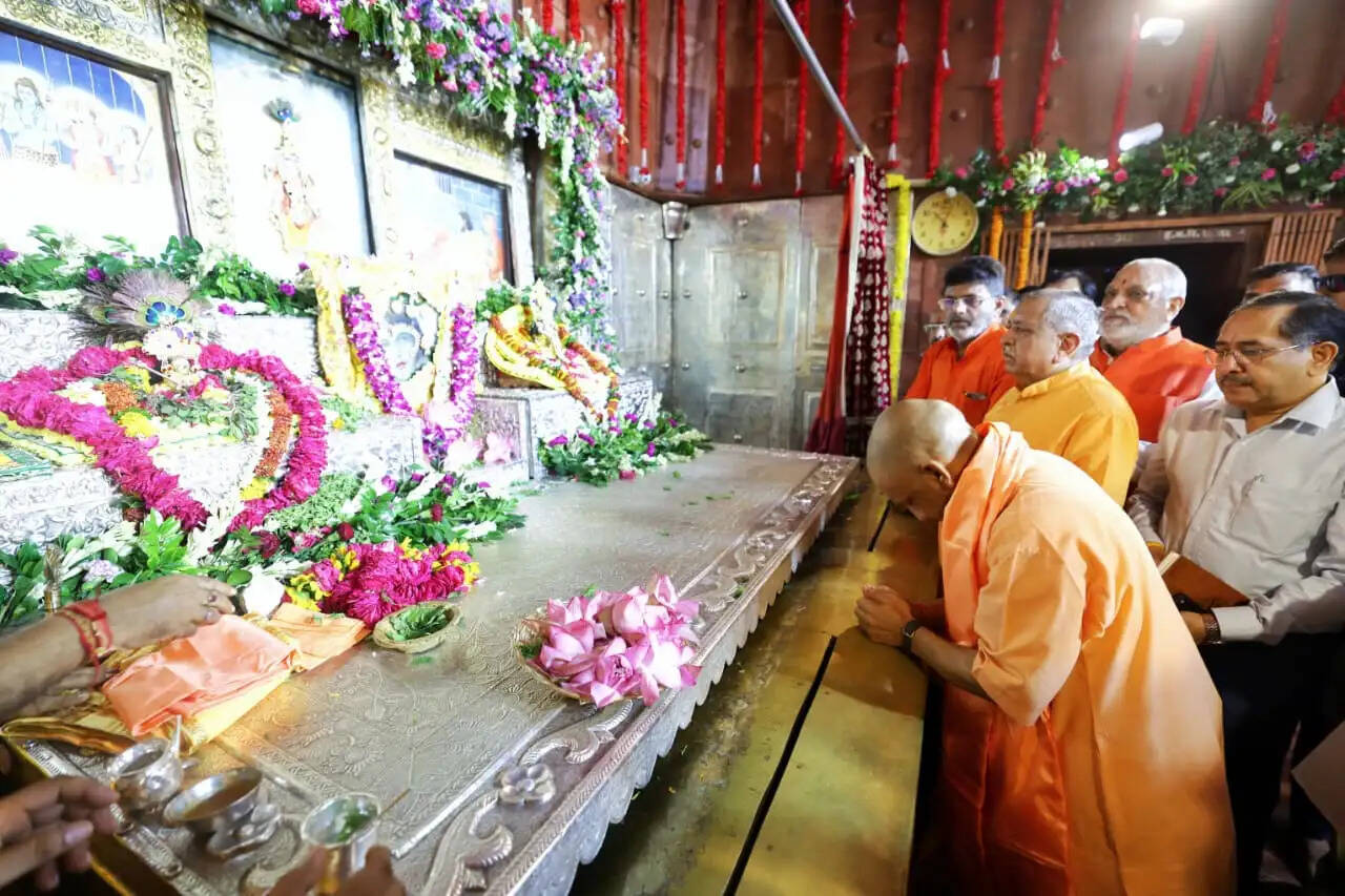 मुख्यमंत्री योगी आदित्यनाथ का श्रीकृष्ण जन्मस्थान दौरा: आस्था और विरासत का संदेश
