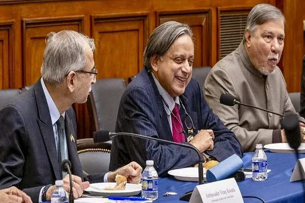 शशि थरूर ने कहा, 'भारत को तीसरे पक्ष की मध्यस्थता की आवश्यकता नहीं'
